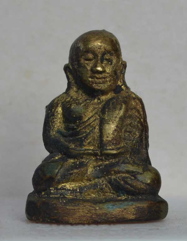 หลวงพ่อเงิน กองทุน 53 พิมพ์ขี้ตาเนื้อขันลงหินเทหล่อโบราณในพิธี หมายเลข 136