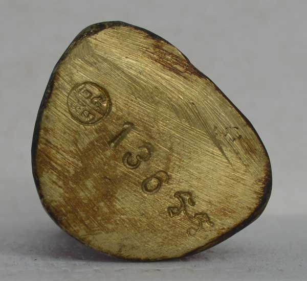 หลวงพ่อเงิน กองทุน 53 พิมพ์ขี้ตาเนื้อขันลงหินเทหล่อโบราณในพิธี หมายเลข 136