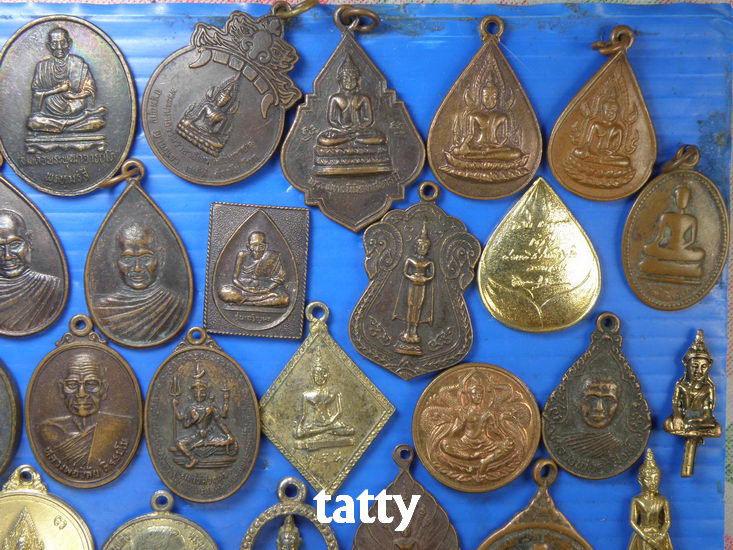 เหมาราคาถูก จัดไป พระไม่ทราบที่ จำนวน 65 องค์(ราคาไม่ถึงองค์ละ 5 บาท)