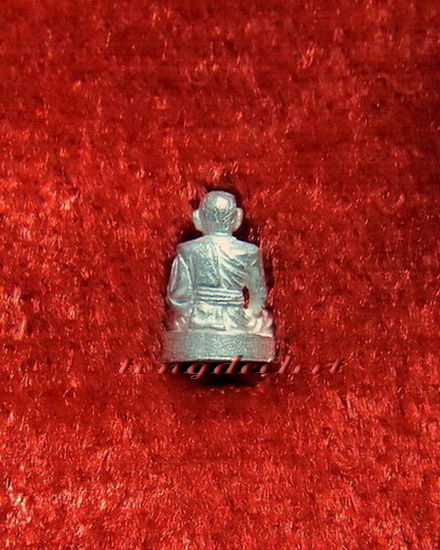 รูปหล่อจิ๋วหลวงพ่อเปิ่น วัดบางพระ จ.นครปฐม เนื้อเงิน น่ารักมากค่ะ