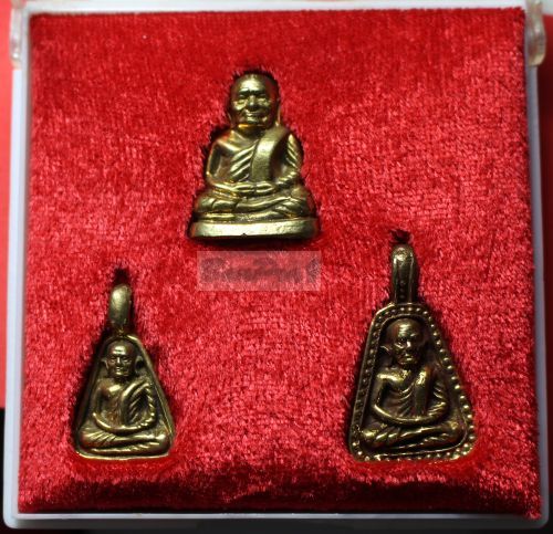 หลวงพ่อเงิน วัดหิรัญญาราม (บางคลาน) รุ่นฉัตรมงคล ครบชุด 3 พิมพ์ กล่องเดิม สภาพเยี่ยม