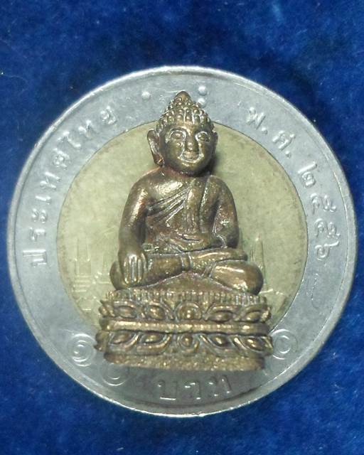วัดพระธาตุจอมแวะ เชียงใหม่ พระชัยวัตน์ รุ่นแรก ครูบาออ ปัณฑิต๊ะ เนื้อทองแดง สร้างจำนวน 2557 องค์ หมา