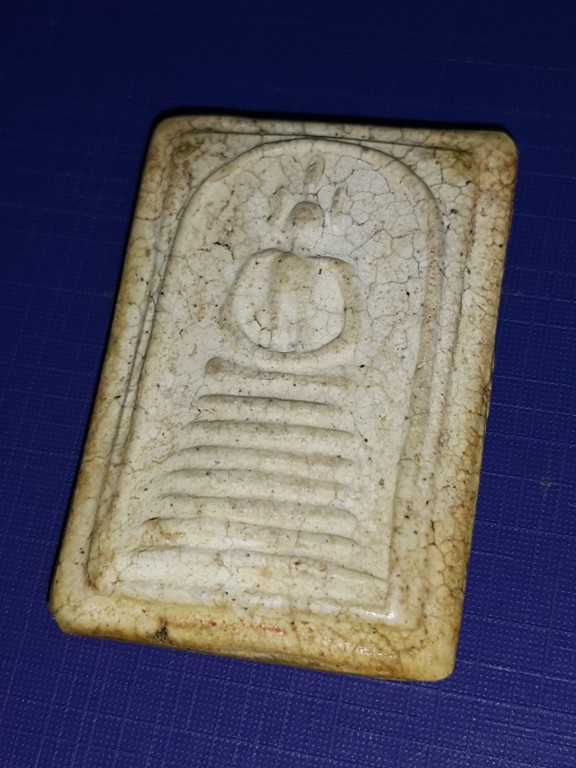 พระสมเด็จเกศไชโย พิมพ์นิยม เนื้อขาวอมเหลือง