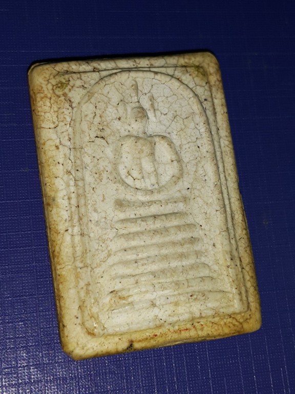 พระสมเด็จเกศไชโย พิมพ์นิยม เนื้อขาวอมเหลือง