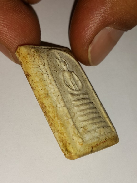 พระสมเด็จเกศไชโย พิมพ์นิยม เนื้อขาวอมเหลือง