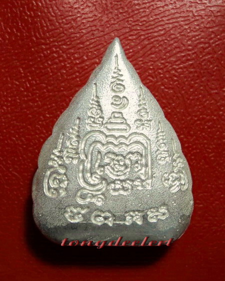 รูปเหมือนใบโพธิ์หลวงพ่อเปิ่น วัดบางพระ จ.นครปฐม เนื้อเงิน ปี 2533 สวยมากค่ะ