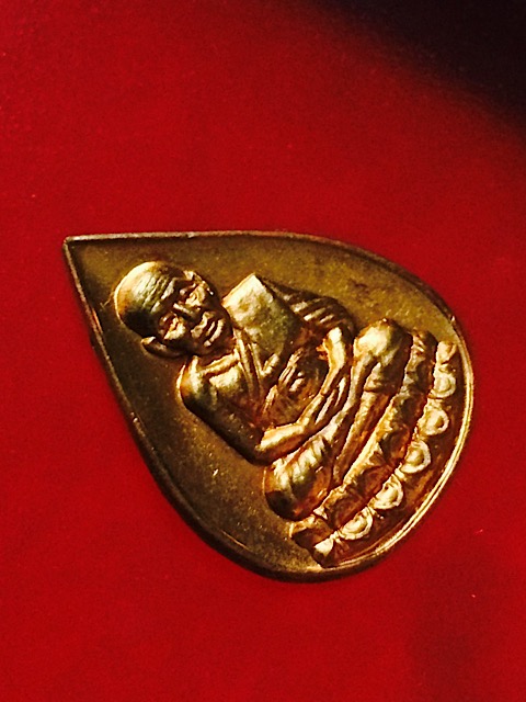 หลวงปู ทวด  รุ่นทูลเกล้า ปี 30 หยดน้ำ เนื้อทองแดง  สวยๆแดงๆ 