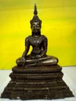 พระบูชาทรงเครื่องกษัตริย์
