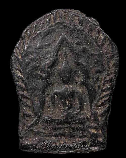 พระพิมพ์ใบเสมา (ซุ้มขีด) กรุวัดมณเฑียร จังหวัดอยุธยา