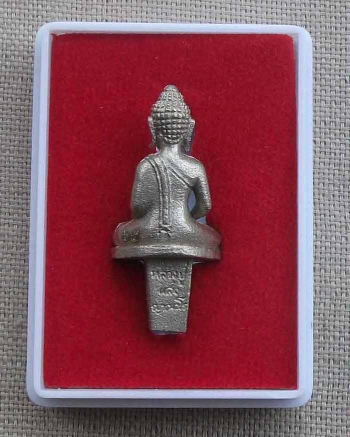 พระยอดธงรุ่นแรก เนื้อขันลงหิน หลวงปู่แสง ญาณวโร สร้างน้อย