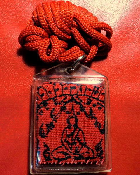 เหรียญหลวงพ่อฤาษีลิงดำ วัดท่าซุง รุ่นกูผู้ชนะกะไหล่ทอง+ผ้ายันต์+เชือกพร้อมเลี่ยมเดิม สวยมากค่ะ