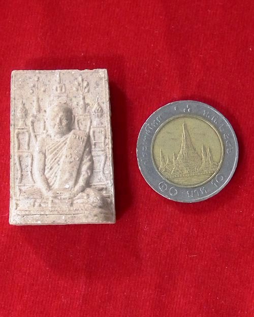 พระผงหลังโต๊ะหมู่หลวงปู่ท่อน วัดศรีอภัยวัน จ.เลย 