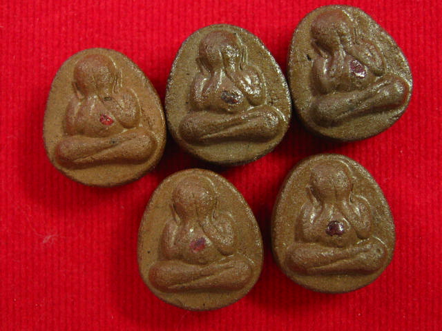 พระปิดตากิมบ่อเซี่ยง ปิดตาหลวงปู่คำพันธ์ โฆสปัญโญ ปี 36 ...5 องค์ 