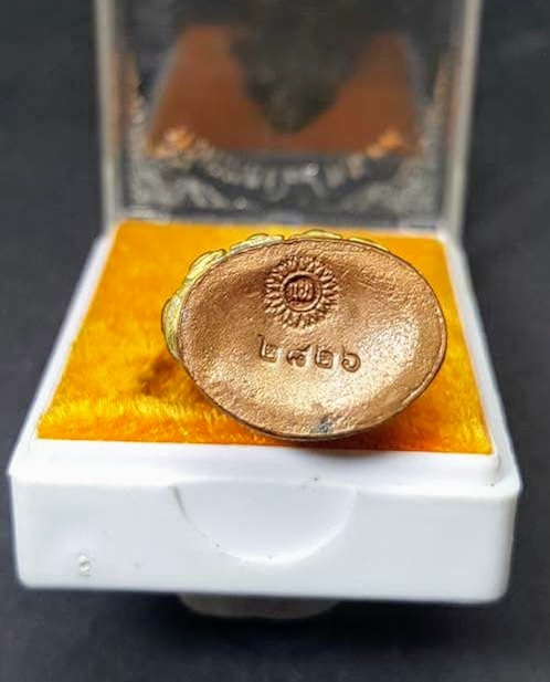 พระกริ่งธรรมมุณี เนื้อทองทิพย์ก้นทองแดง หลวงพ่อแพ วัดพิกุลทอง พิธีเททอง ปี39 โค๊ตดอกจันด้านหลัง