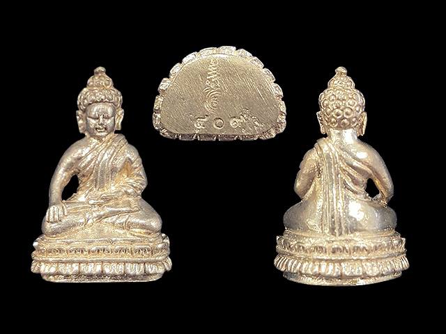 ***พระชัยวัฒน์ เนื้อเงิน รุ่นแรก หลวงปู่โสฬส วัดโคกอู่ทอง จ.ปราจีบบุรี ***สร้างเพียง 596 องค์