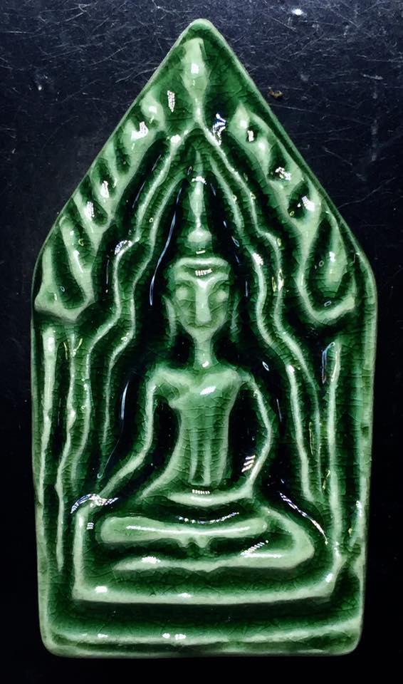 (เคาะเดียว) ขุนแผนเคลือบ แขนอ่อน สีเขียว หลวงพ่อจรัญ วัดอัมพวัน สิงห์บุรี รุ่นพรหมบันดาล กล่องเดิม