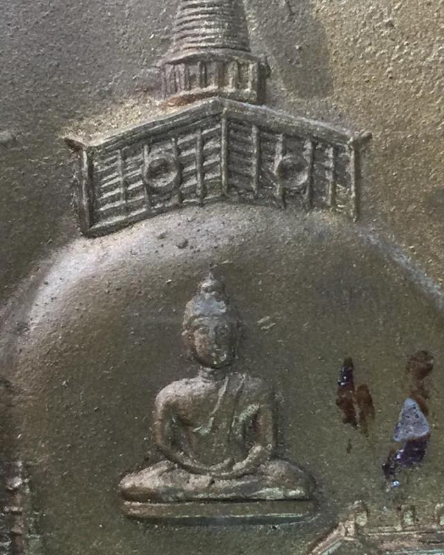 สมเด็จพระเขี้ยวแก้ว 1 ใน 616 องค์ หลวงพ่อจรัญ วัดอัมพวัน ปี 2515 เลี่ยมใส่ตลับเงิน เกศา จีวร