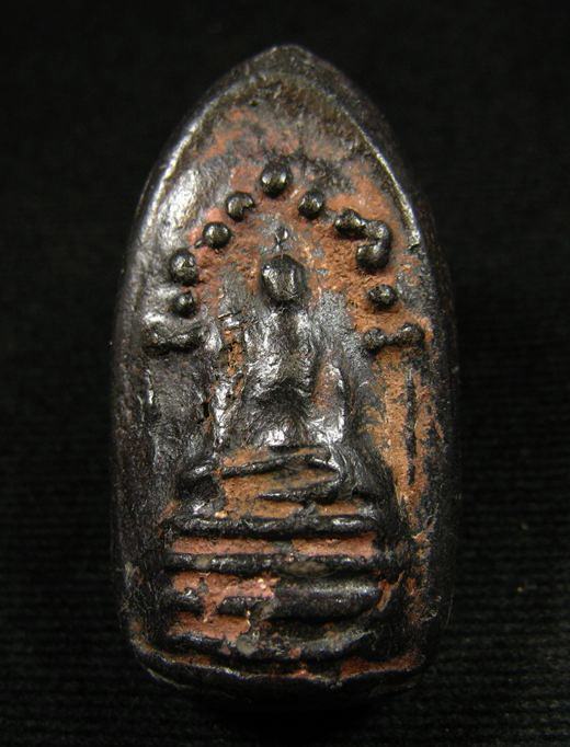 พระเนื้อผงลงรัก เนื้อหามวลสารดี สวยไม่ทราบที่ครับ