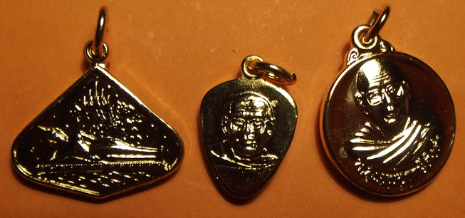 หลวงพ่อฤาษีลิงดำ พร้อมกัน 3 เหรียญ เก็บสะสมกันครับ แจกลูกแจกหลาน