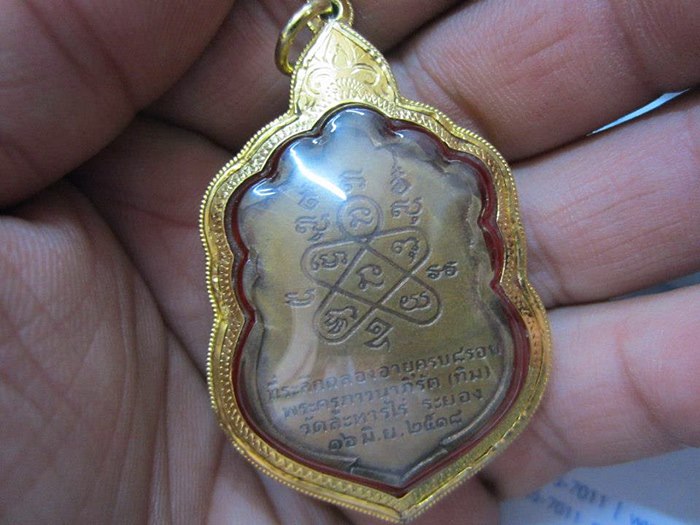 เสมา8รอบหลวงปู่ทิมโค๊ตนะเลี่ยมทองพร้อมใช้พร้อมบัตรรับรองพระแท้ครับ