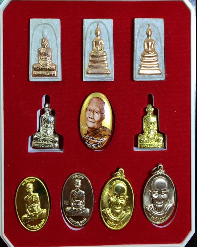 ชุดกรรมการ รุ่น " เจริญพร" หลวงพ่อจรัญ วัดอัมพวัน ชุดเลข 587 พระ10 องค์ 