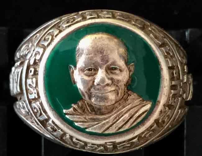 แหวนปลอดภัยมงคล เนื้อเงินลงยาสีเขียว ขนาดแหวนไซค์ 57  หลวงพ่อจรัญ วัดอัมพวัน ปี 53