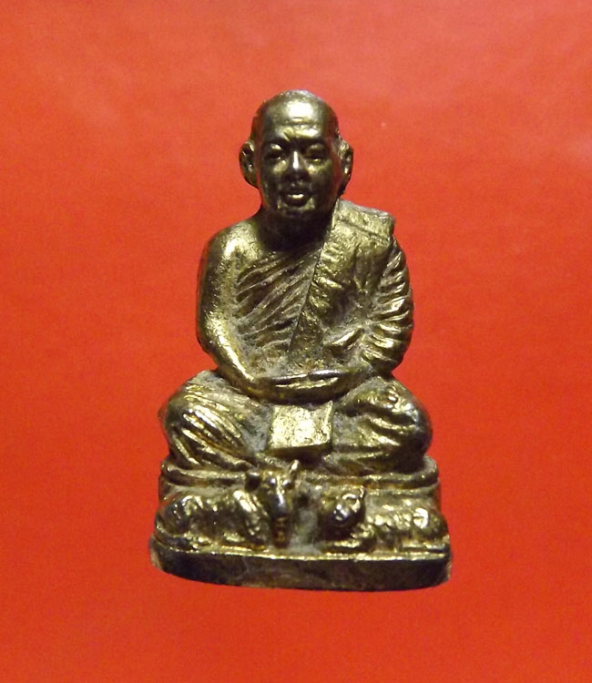 รูปหล่อเสือวัว หลวงปู่สมชาย วัดเขาสุกิม จ.จันทบุรี