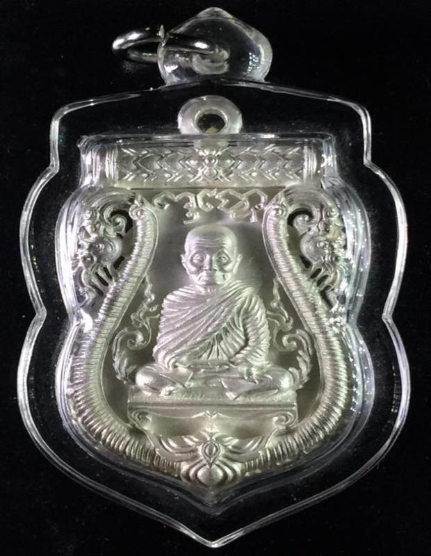 เหรียญเสมาฉลุลายยกองค์ เนื้อเงิน หลวงพ่อจรัญ วัดอัมพวัน รุ่น มหามงคล 7 รอบ เลข 767 กล่องเดิม ปี 54