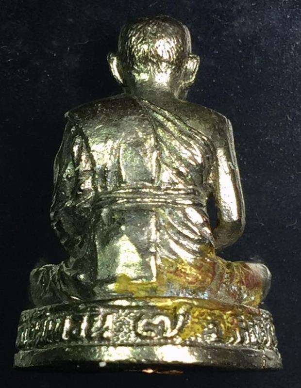 รูปเหมือนลอยองค์ เนื้อนวะ หลวงพ่อจรัญ วัดอัมพวัน รุ่น 7 รอบ เลข 8880 กล่องเดิม กริ่งดังฟังชัด 