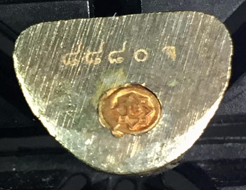 รูปเหมือนลอยองค์ เนื้อนวะ หลวงพ่อจรัญ วัดอัมพวัน รุ่น 7 รอบ เลข 8880 กล่องเดิม กริ่งดังฟังชัด 