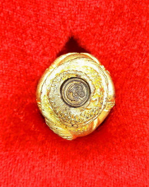 ลูกอมพระราหู มหาเศรษฐี รุ่น 9 อริยะ 5 แผ่นดิน วัดชมนิมิตร บางจาก เนื้อทองทิพย์ ปี 2544 หลวงปู่หมุนร่