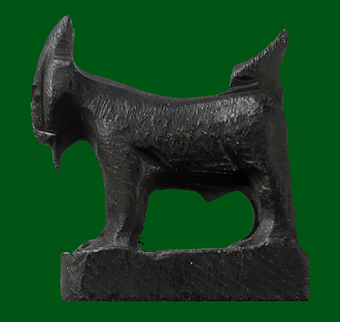 แพะไม้งิ้วดำ รุ่นแรก " แคล้วคลาด เมตตรา มหาเสน่ห์ " หลวงพ่อสิน วัดละหารใหญ่ จ.ระยอง ประมาณปี2550