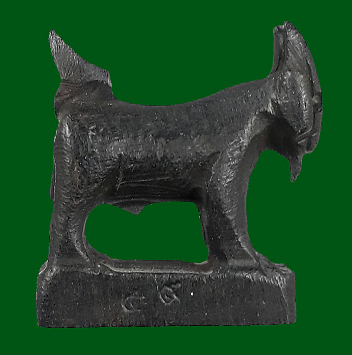 แพะไม้งิ้วดำ รุ่นแรก " แคล้วคลาด เมตตรา มหาเสน่ห์ " หลวงพ่อสิน วัดละหารใหญ่ จ.ระยอง ประมาณปี2550