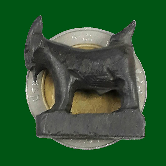 แพะไม้งิ้วดำ รุ่นแรก " แคล้วคลาด เมตตรา มหาเสน่ห์ " หลวงพ่อสิน วัดละหารใหญ่ จ.ระยอง ประมาณปี2550