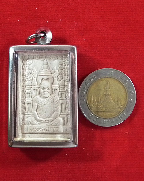 พระผงโต๊ะหมู่ หลวงปู่ลี กุสลธโร วัดภูผาแดง อ.หนองวัวซอ จ.อุดรธานี