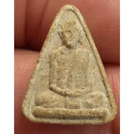 พระผงพิมพ์สามเหลี่ยม หลวงพ่อพรหม ถาวโร วัดช่องแค จ.นครสวรรค์