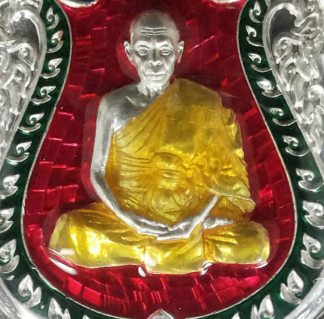 1 ใน 2555 *** เหรียญเสมาที่ระลึก 7 รอบ หลวงพ่อสิน วัดละหารใหญ่ จ.ระยอง ปี2555  เนื้อเงินลงยา 4 สี