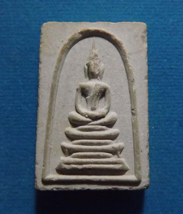 สมเด็จหลวงพ่อกวย หลังพระพุทธบาท เนื้อผงน้ำมัน