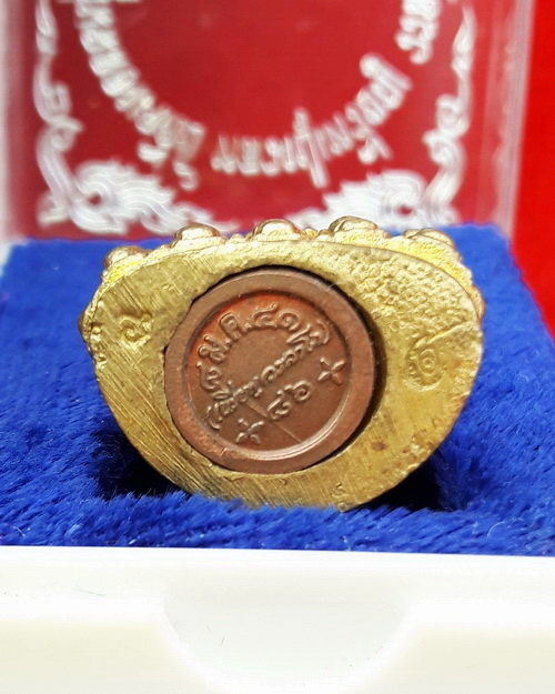 พระกริ่งรุ่นฉลองเจดีย์ หลวงปู่เหรียญ วรลาโภ วัดอรัญบรรพต ปี 2541 พร้อมกล่องเดิมจากวัด