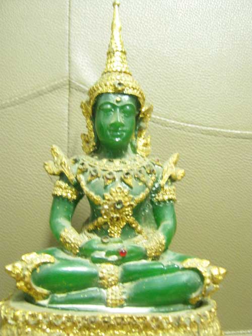 พระบูชา พระแก้วมรกตจำลอง สมาคมทหาร ตำรวจ พลเรือน