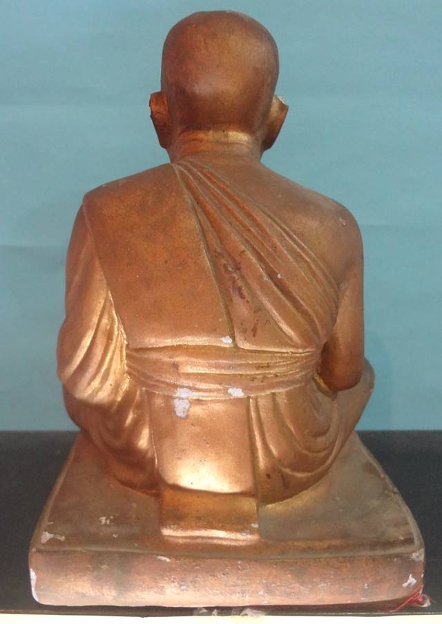 หลวงปู่ทวดหน้าตัก 6 นิ้วเนื้อปูนผสมผงปี2520 ครับ