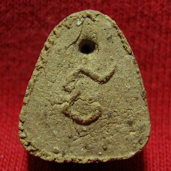 พระปิดตา เนื้อผงจินดามณี หลวงปู่แก้ว วัดละหารไร่ มีเกศาครับ