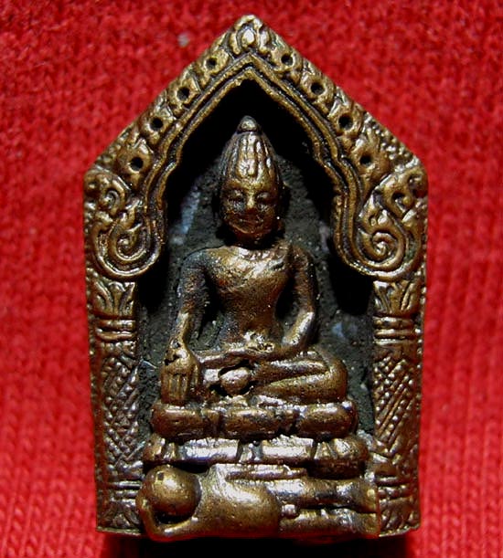 พระขุนแผนช่อฟ้าปราบมาร (ฟันลูกเดียว) เนื้อสัมฤทธิ์ อุดผง มูลนิธิหลวงปู่ทิมจัดสร้าง