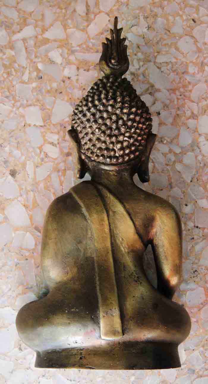 พระบูชาศิลปะเชียงรุ้ง หรือพระพุทธรูปศิลปะลาว ปางมารวิชัย เนื้อทองเหลืองผิวเก่า หน้าตัก 5 นิ้ว 