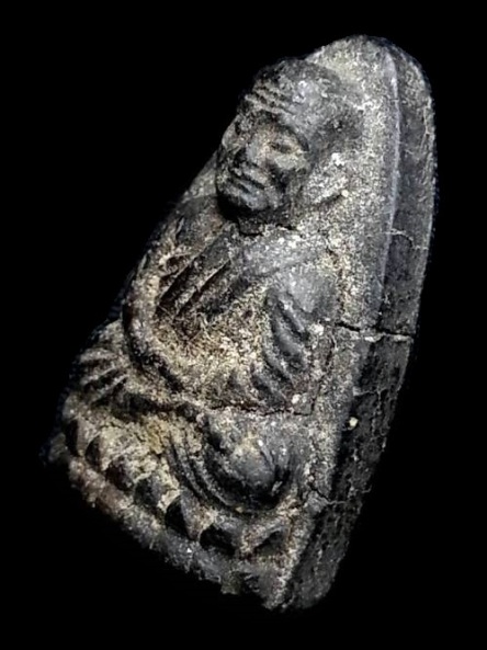 หลวงปู่ทวดเนื้อว่านพิมพ์กลาง วัดช้างให้ ปี24 