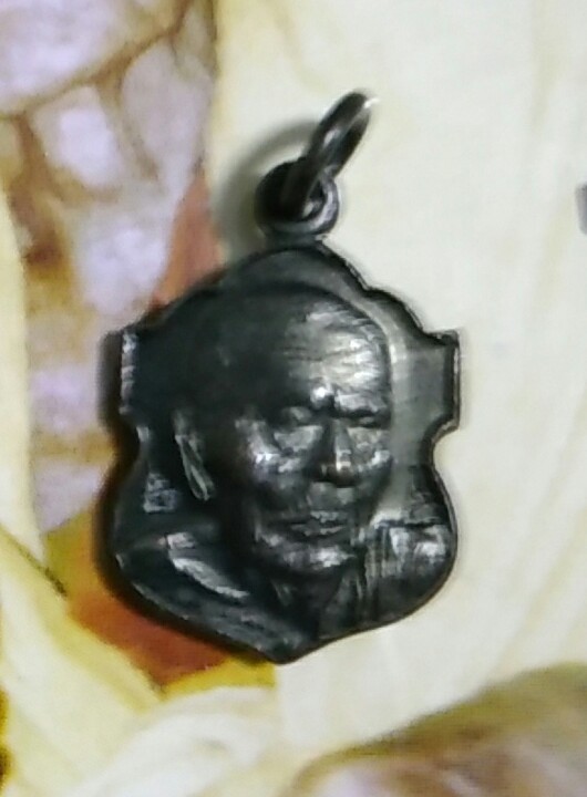 เหรียญอาร์มเล็ก หลวงปู่หมุน รุ่นลายมือมหาเศรษฐี เนื้อทองแดงรมดำ