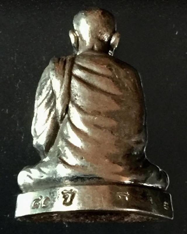 รูปหล่อ หลวงพ่อจรัญ วัดอัมพวัน รุ่นปลอดภัย มิ่งมงคล มหาเศรษฐี  81 พรรษา เลข 564 ปี52 กล่องเดิม