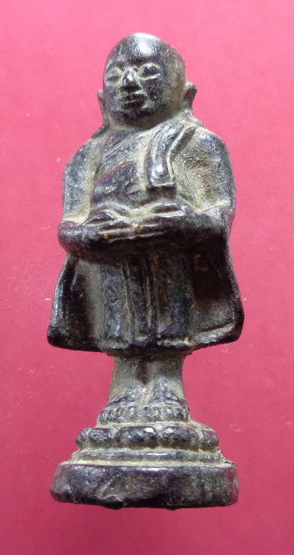 รูปหล่อพระสังกัจจาย์มหาลาภ พิมพ์ยืนอุ้มบาตร สวยครับ