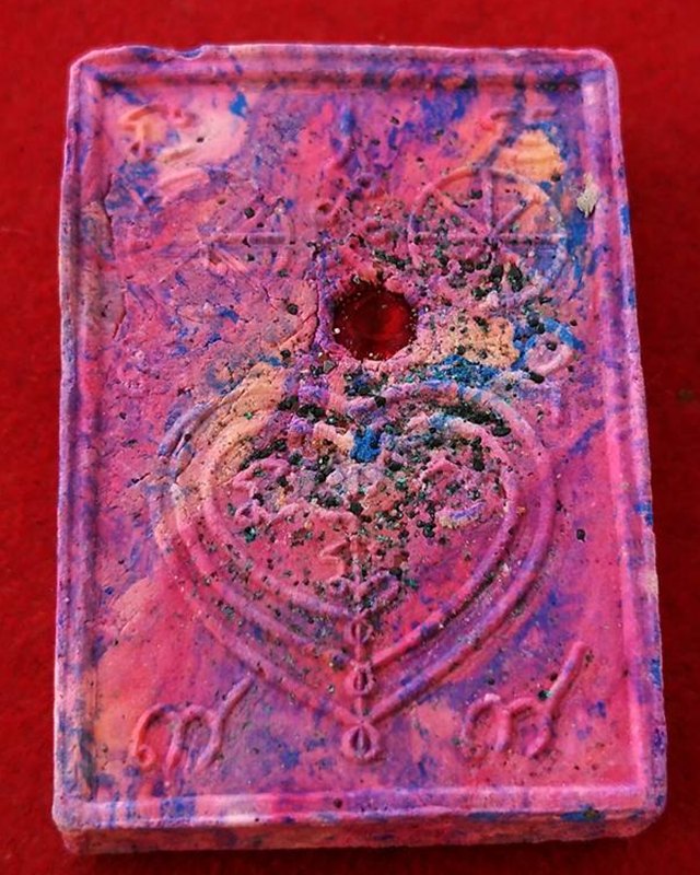 เพชรพญาธร เนื้อเบญจรงค์ฝังพลอย ๒ เม็ด ๒๕๔๓หลวงปู่หมุน เสกวัดซับลำใย สร้าง