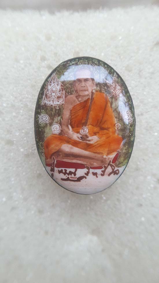 ล็อกเก็ตรูปเหมือน อุดผงเกศาจีวร ชานหมาก หลวงปู่หมุน ฐิตสีโล รุ่นเสาร์ห้าบูชาครู